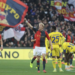 Il Genoa batte il Verona in rimonta, primo successo per De Rossi