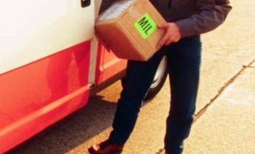 Slitta la tassa sui mini pacchi, ministero verso provvedimento: le bnovità