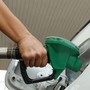 Carburanti, benzina in calo e gasolio sotto i due euro: i prezzi di oggi