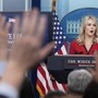 Trump, la portavoce Karoline Leavitt lascia l'incarico. Il presidente: "La capisco"
