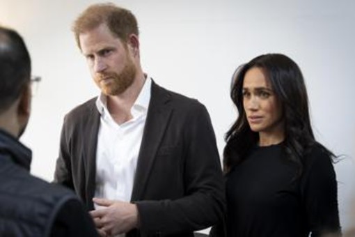Meghan Markle raggiunge Harry in Gb, ma non apparirà in pubblico: la decisione