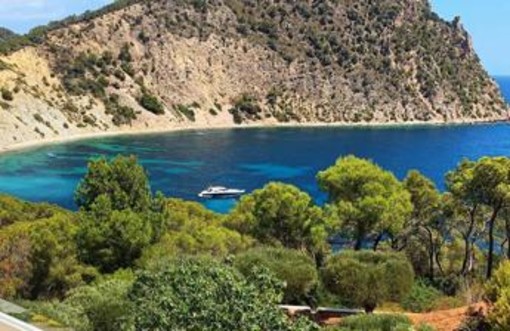 Cameriere italiano morto a Ibiza, consolato a Barcellona segue il caso