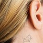 L'orecchio svela l'età: arrivano filler e botulino soft per il lobo