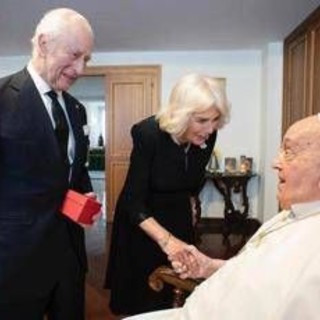 Papa Francesco, l'esperto: &quot;Imprudenza esporlo a persone e a sbalzi di temperature&quot;