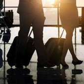 Allarme Ebola, restrizioni e controlli rafforzati negli aeroporti Usa Allarme Ebola, restrizioni e controlli rafforzati negli aeroporti Usa
