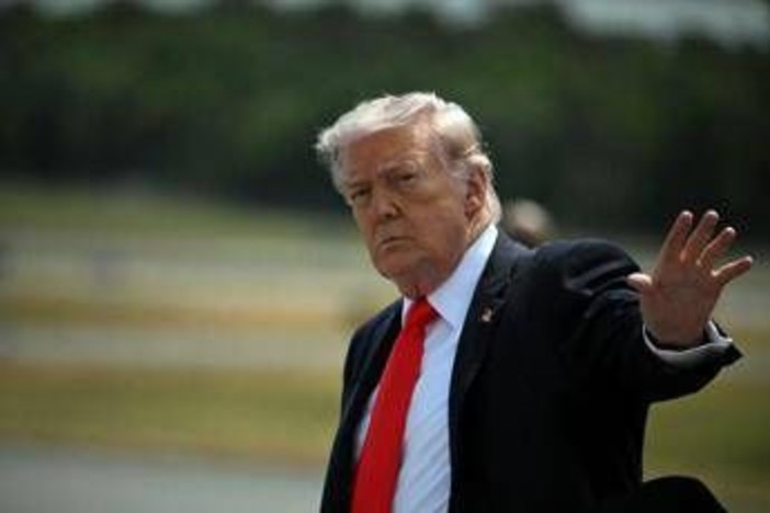 Dazi, ultimatum di Trump all'Ue: "Rispetti accordo entro 4 luglio o tariffe aumentano"