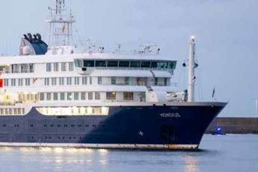 Allerta Hantavirus, la nave Hondius arrivata a Tenerife: delegazione Oms al porto di Granadilla Allerta Hantavirus, la nave Hondius arrivata a Tenerife: delegazione Oms al porto di Granadilla