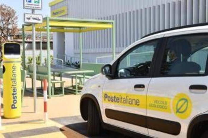 Poste Italiane, oltre 2.600 colonnine di ricarica già installate nei piccoli centri