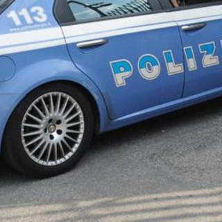 Dramma a Ostia, si getta da quarto piano e muore: in casa trovata senza vita la madre, ipotesi omicidio-suicidio Dramma a Ostia, si getta da quarto piano e muore: in casa trovata senza vita la madre, ipotesi omicidio-suicidio