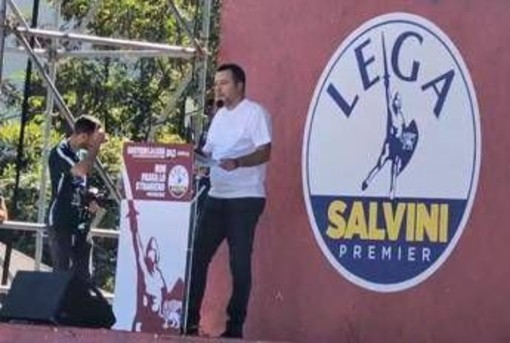 Salvini a Pontida: "Non voglio divisioni, facciamo congresso straordinario Lega a ottobre" Salvini a Pontida: "Non voglio divisioni, facciamo congresso straordinario Lega a ottobre"