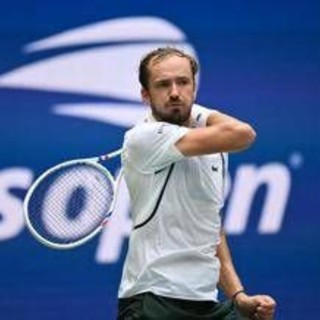 Due uccelli sulla rete e arbitro annulla il punto: furia Medvedev a US Open Due uccelli sulla rete e arbitro annulla il punto: furia Medvedev a US Open