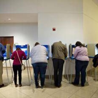 Midterm, il deputato italo-americano Rulli: "Non credo all'onda blu, Meloni tornerà la migliore amica degli Usa" Midterm, il deputato italo-americano Rulli: "Non credo all'onda blu, Meloni tornerà la migliore amica degli Usa"