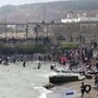 Emergenza migranti a Ceuta, almeno 18 morti mentre attraversano a nuoto il confine Emergenza migranti a Ceuta, almeno 18 morti mentre attraversano a nuoto il confine