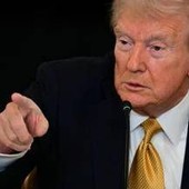 "Fate soldi, non la guerra", il vero piano di Trump per l'Ucraina "Fate soldi, non la guerra", il vero piano di Trump per l'Ucraina