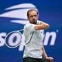 Due uccelli sulla rete e arbitro annulla il punto: furia Medvedev a US Open Due uccelli sulla rete e arbitro annulla il punto: furia Medvedev a US Open