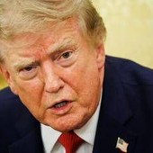 Usa-Iran, scaduta la tregua. Trump ora minaccia l'Oman: "Se vi mettete in mezzo vi bombarderemo"