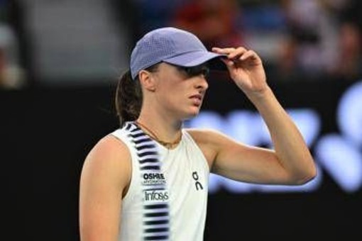 Australian Open, Swiatek perde e chiede privacy: "Siamo animali allo zoo?"