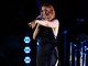 Noemi, paura durante concerto: cade dal palco e finisce in ospedale Noemi, paura durante concerto: cade dal palco e finisce in ospedale