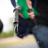 Caro carburanti, benzina arriva a 2,153 euro al litro. Gasolio a 2,330 Caro carburanti, benzina arriva a 2,153 euro al litro. Gasolio a 2,330