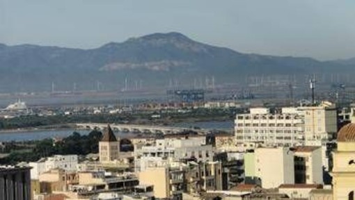 Cagliari, operaio morto schiacciato da tubi al Porto Canale Cagliari, operaio morto schiacciato da tubi al Porto Canale