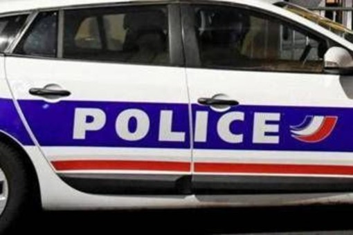 Parigi, allarme bomba all'emittente Bfmtv: stop alle trasmissioni e sede evacuata Parigi, allarme bomba all'emittente Bfmtv: stop alle trasmissioni e sede evacuata