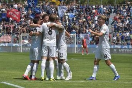 Pisa-Napoli 0-3, Conte cala il tris e avvicina la Champions