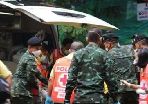 Thailandia, gru crolla e si schianta su un treno: 22 morti Thailandia, gru crolla e si schianta su un treno: 22 morti