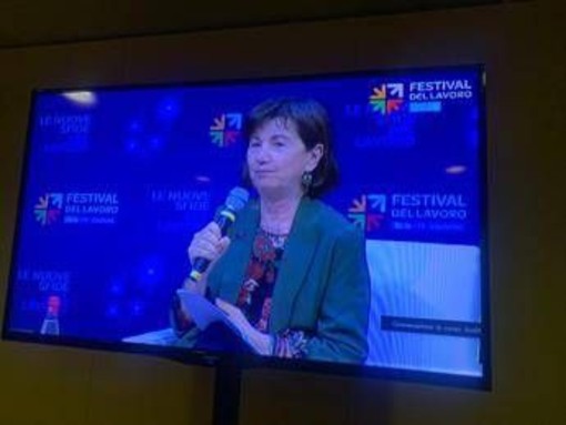 Lavoro, Roccella: "Piccolo balzo accesso donne, strada giusta"