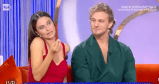 Ballando, Anna Safroncik chiarisce il rapporto con Leonardo Lini: "Normale cercare il contatto con lui, è il mio insegnante" Ballando, Anna Safroncik chiarisce il rapporto con Leonardo Lini: "Normale cercare il contatto con lui, è il mio insegnante"