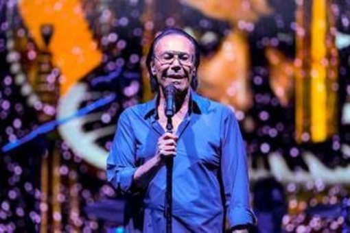 Venditti operato a Roma, il cantautore rassicura: "Sto bene e pronto per nuovi concerti" Venditti operato a Roma, il cantautore rassicura: "Sto bene e pronto per nuovi concerti"