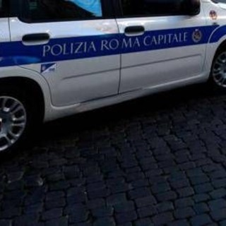 Roma, 14enne travolto da un suv su marciapiede davanti a scuola: non è in pericolo di vita Roma, 14enne travolto da un suv su marciapiede davanti a scuola: non è in pericolo di vita