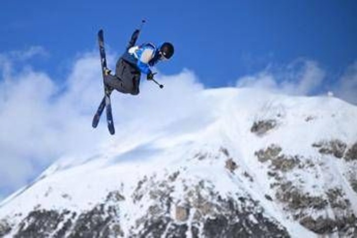 Milano Cortina, caduta spaventosa per Lajunen nel big air. Come sta l'atleta finlandese -Video Milano Cortina, caduta spaventosa per Lajunen nel big air. Come sta l'atleta finlandese -Video