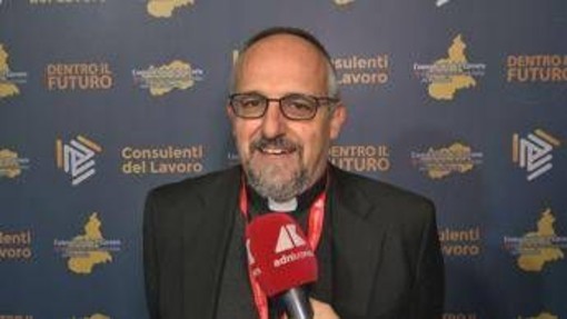 Ai, don Luca Peyron: "Nel futuro l'umano sarà ancora più importante delle macchine" Ai, don Luca Peyron: "Nel futuro l'umano sarà ancora più importante delle macchine"