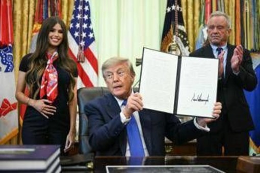 Trump cambia le 'regole' per i vaccini dei bambini: "Ora tassi elevati di autismo" Trump cambia le 'regole' per i vaccini dei bambini: "Ora tassi elevati di autismo"