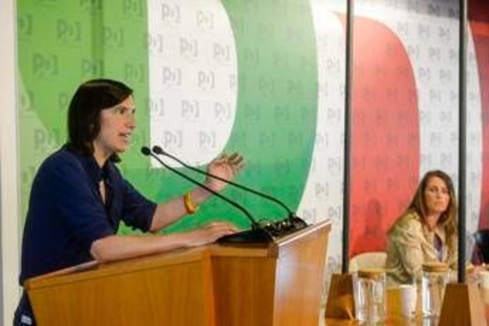Centrosinistra, il messaggio di Schlein: "Uno non vale uno". Conte: "Si va alle primarie" Centrosinistra, il messaggio di Schlein: "Uno non vale uno". Conte: "Si va alle primarie"