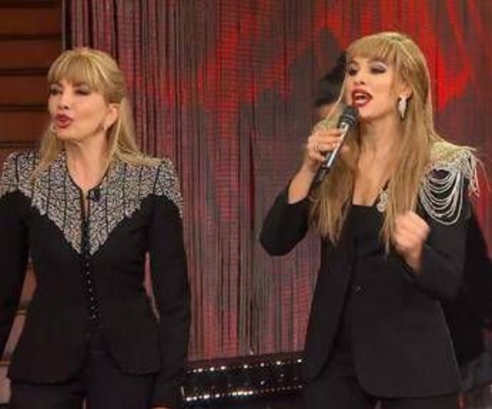 Ballando con le stelle, Milly Carlucci scende in pista e balla con... Milly Ballando con le stelle, Milly Carlucci scende in pista e balla con... Milly