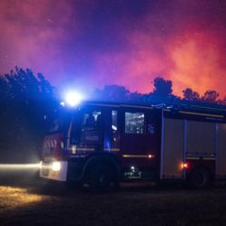 Incendi devastano Francia e Spagna, oltre 200mila evacuati Incendi devastano Francia e Spagna, oltre 200mila evacuati