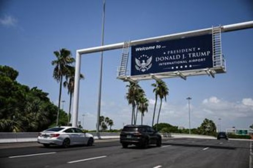 Da ponti e autostrade all'aeroporto di Palm Beach, Trump conquista la toponomastica Usa