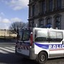 Parigi, rapina al Louvre