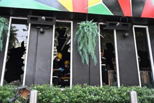 Thailandia, incendio in un bar a Bangkok: almeno 27 morti e oltre 60 feriti Thailandia, incendio in un bar a Bangkok: almeno 27 morti e oltre 60 feriti