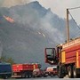 Maxi incendio nel sud della Francia, è massima allerta: donna morta nell'Aude