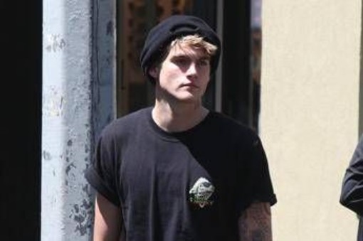 La morte di Presley Gerber e l’ibogaina, cosa sappiamo sullo psichedelico usato anche contro le dipendenze