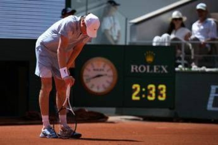 Sinner e il ko al Roland Garros, Isner: "Colpa dei capelli rossi" Sinner e il ko al Roland Garros, Isner: "Colpa dei capelli rossi"