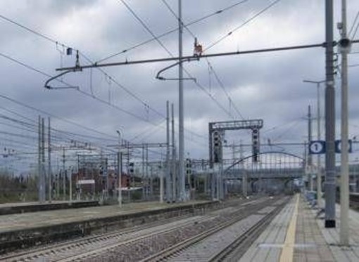 Caos a Ventimiglia, fulmine manda in tilt la sala comando della stazione: stop ai treni