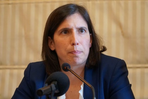 Schlein a Meloni “Facciamo una legge insieme sul femminicidio”