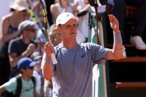 Roland Garros, Cinà-De Jong e lo 'strano' ritardo per l'inizio del match: cos'è successo a Parigi