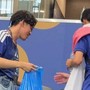 Mondiali, i tifosi del Giappone 'ripuliscono' lo stadio dopo la partita con l'Olanda Mondiali, i tifosi del Giappone 'ripuliscono' lo stadio dopo la partita con l'Olanda
