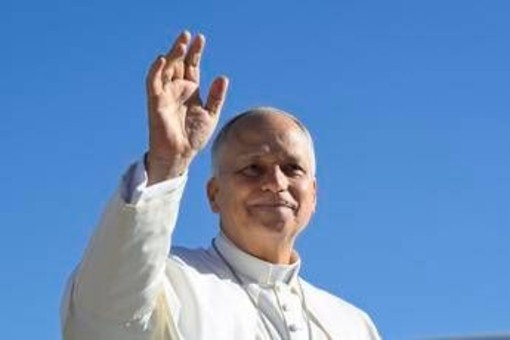 Papa Leone, oggi comincia il suo viaggio apostolico in Francia: cuore della laicità, Macron non parteciperà alle messe