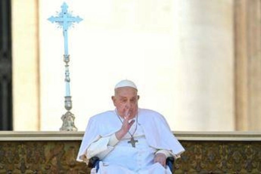 Papa Francesco, Alfieri: &quot;Non è più malato ma rispetti le altre sei settimane di convalescenza&quot;
