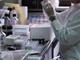 Tumori, biopsia liquida e su tessuti: cura mirata su doppio test migliora sopravvivenza